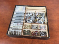 Broken Token - Undead Winter Organizer (for Dead Of Winter)