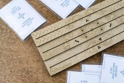 The Dicetroyers - Pick And Play Card Holder: Cherry Version – Triple Row (Italy Import) -Board Game Store The Dicetroyers Card Holder Triple Cherry 01